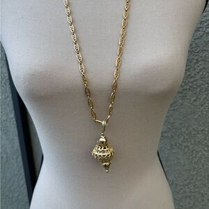 Salone Monet Gold Filigree Pendant Necklace